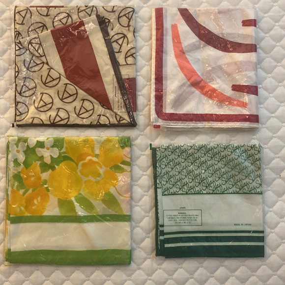 Lot of 4 Vintage Avon scarves in original bags. - Picture 2 of 2